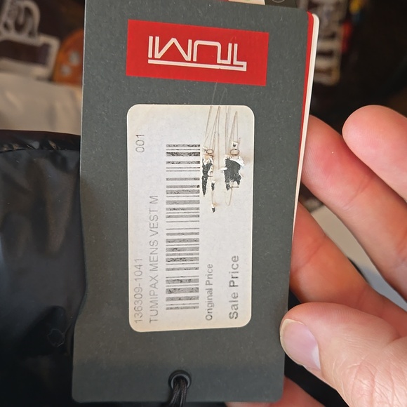 Tumi Men's Black Puffer Vest - Picture 4 of 4